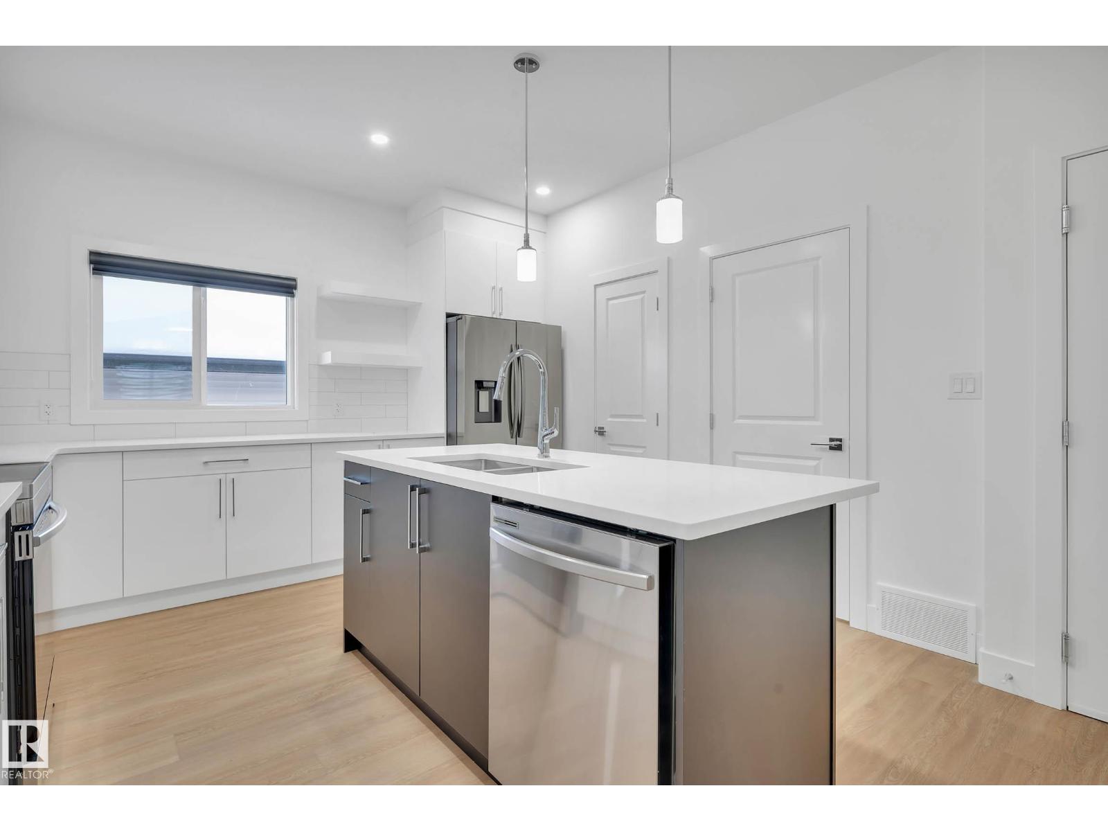 76 PENN PL - Image 16