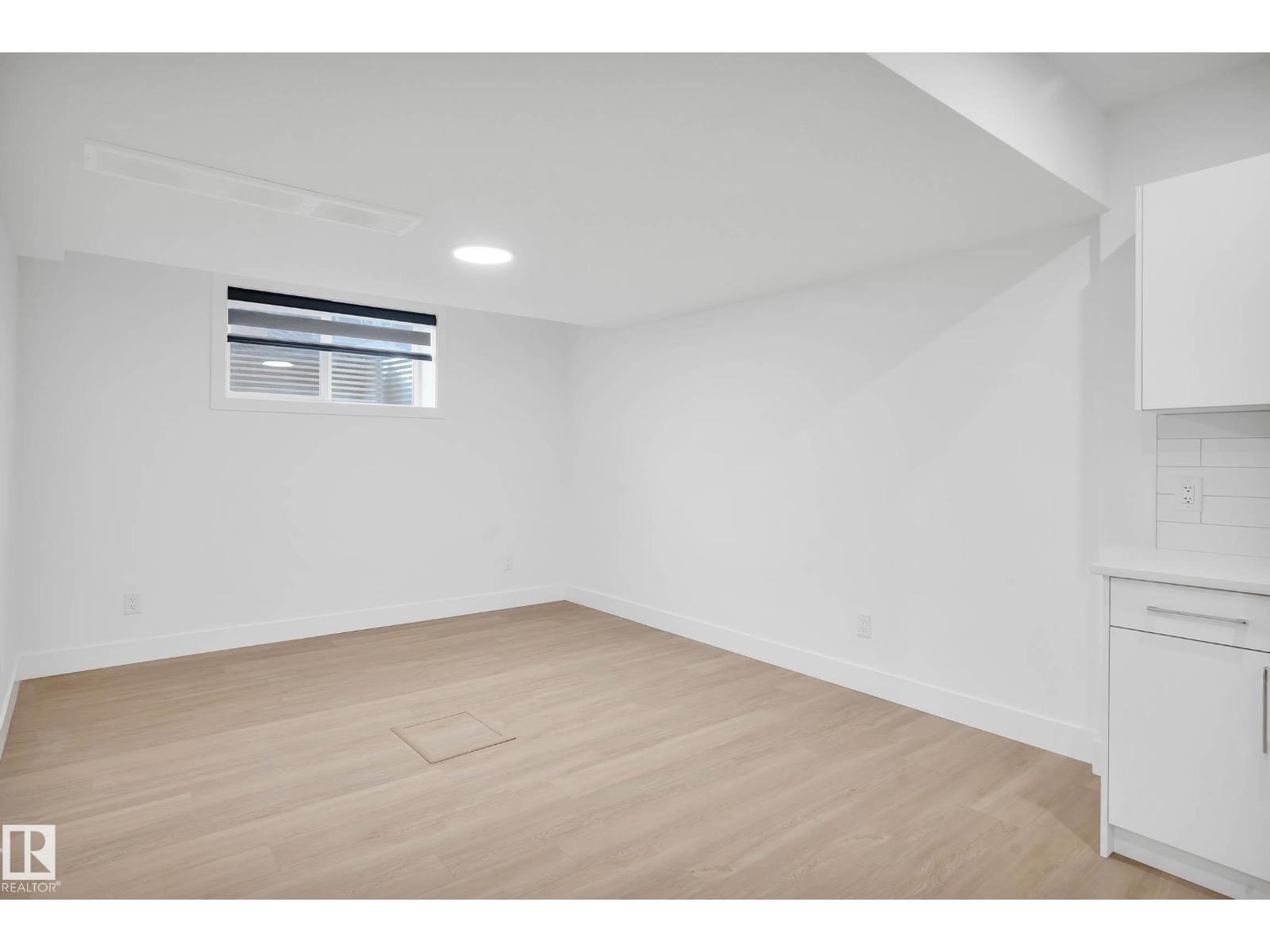 76 PENN PL - Image 31