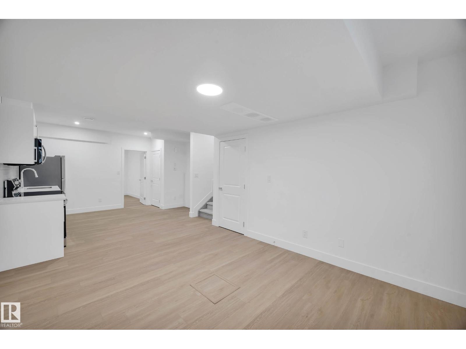 76 PENN PL - Image 33
