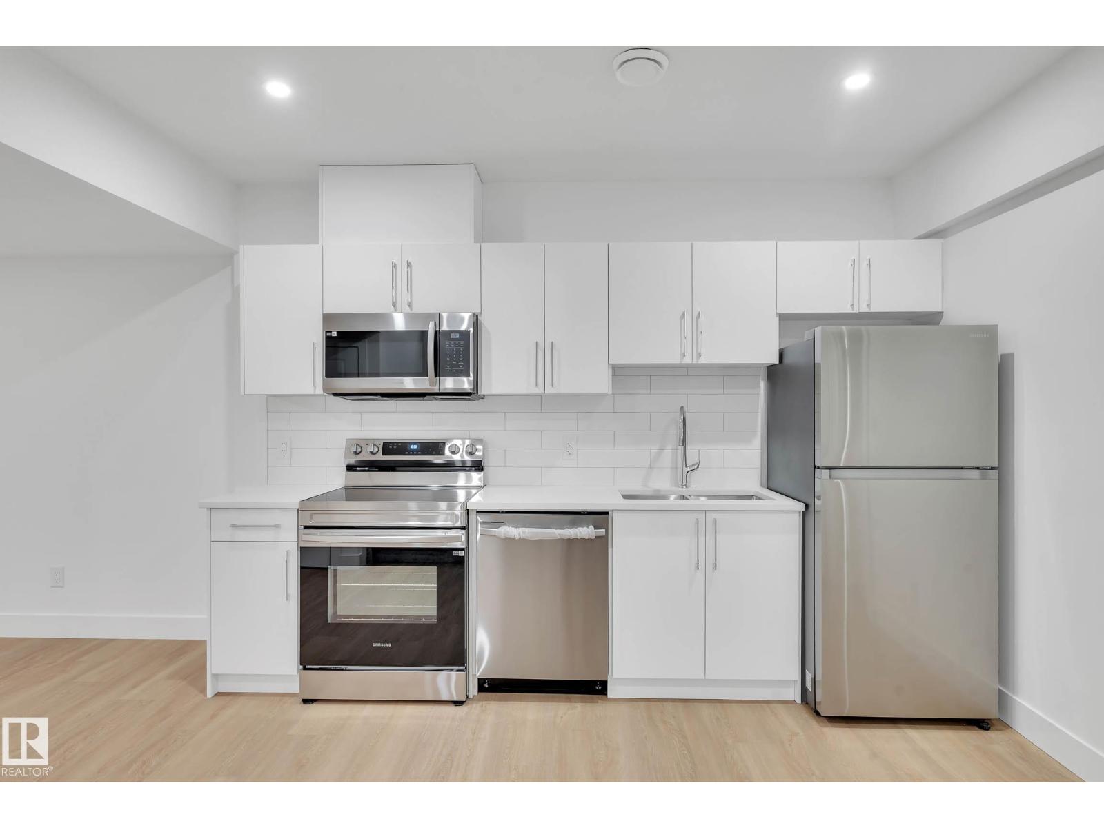 76 PENN PL - Image 37