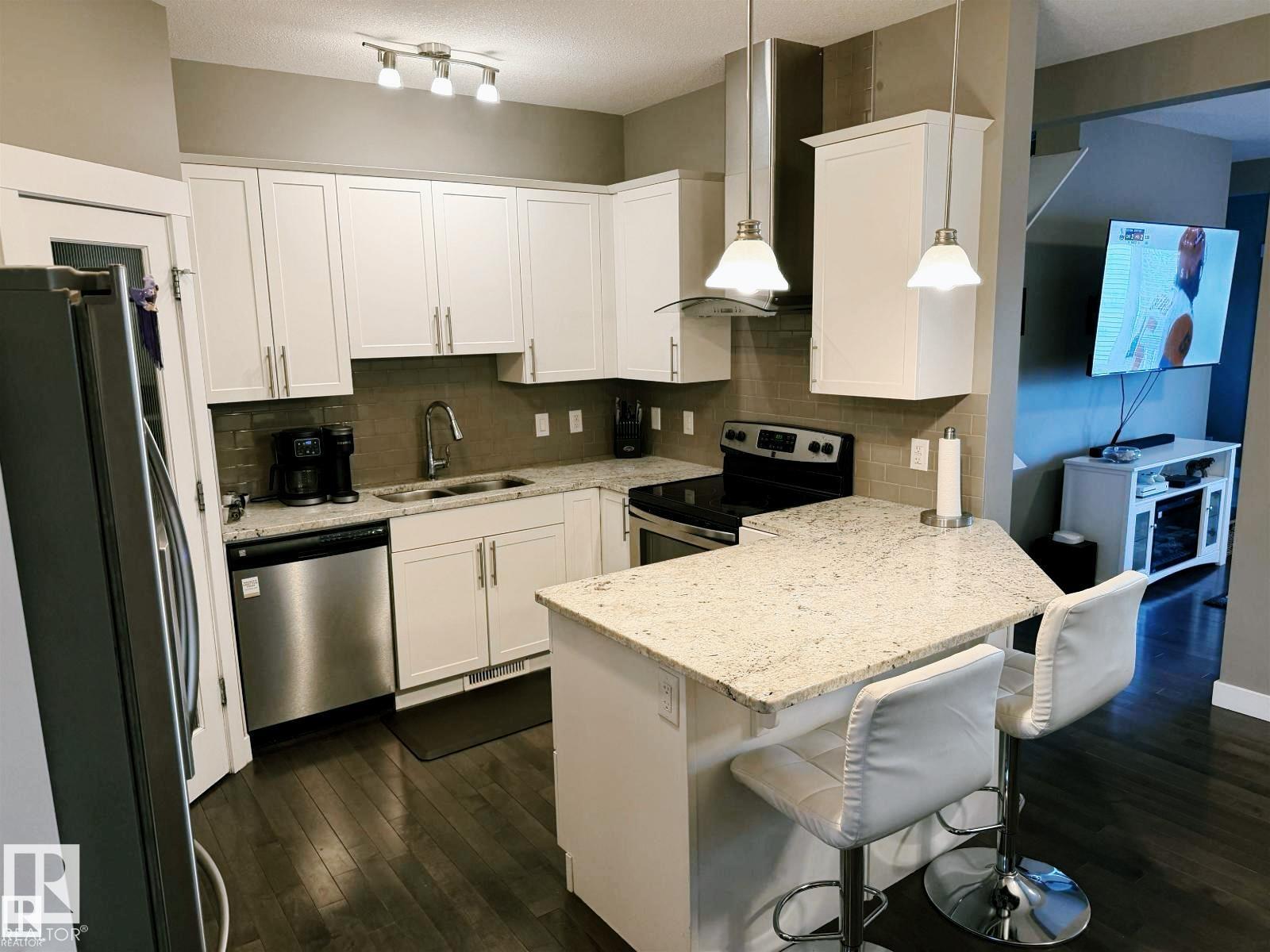 7028 174 AV NW - 2