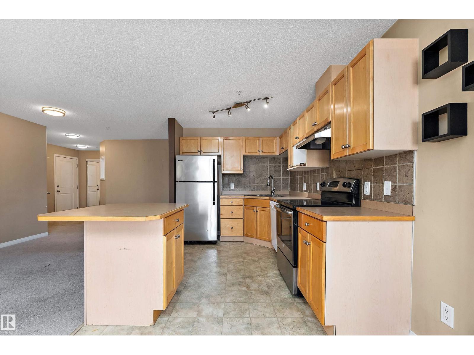 #325 11325 83 ST NW - 17