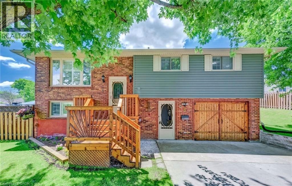 3 PARKLAND Crescent