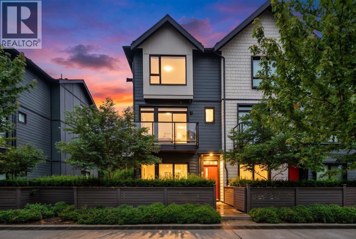 3 Bed, 3 Bath Apartment for Sale in Tsawwassen – 105 4662 HEMLOCK WAY, Tsawwassen – MLS# R3154040