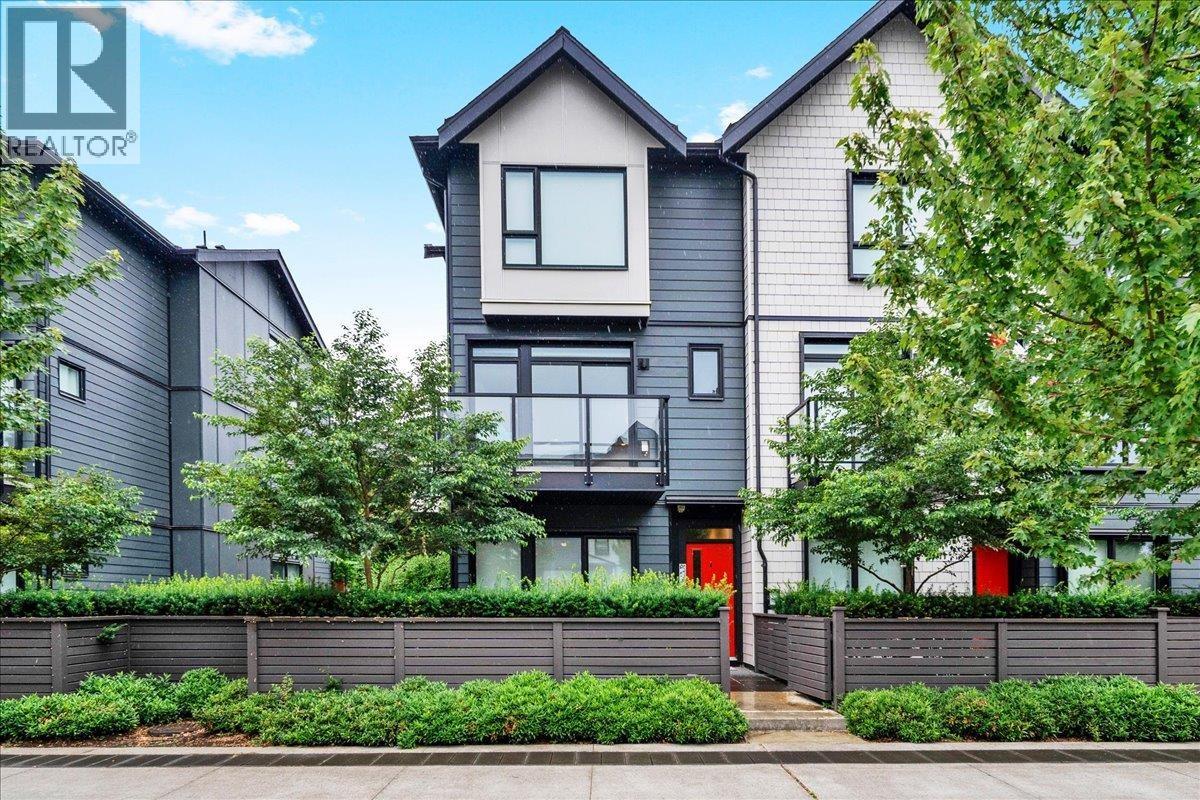 3 Bed, 3 Bath Apartment for Sale in Tsawwassen – 105 4662 HEMLOCK WAY, Tsawwassen – MLS# R3154040 - Image 2