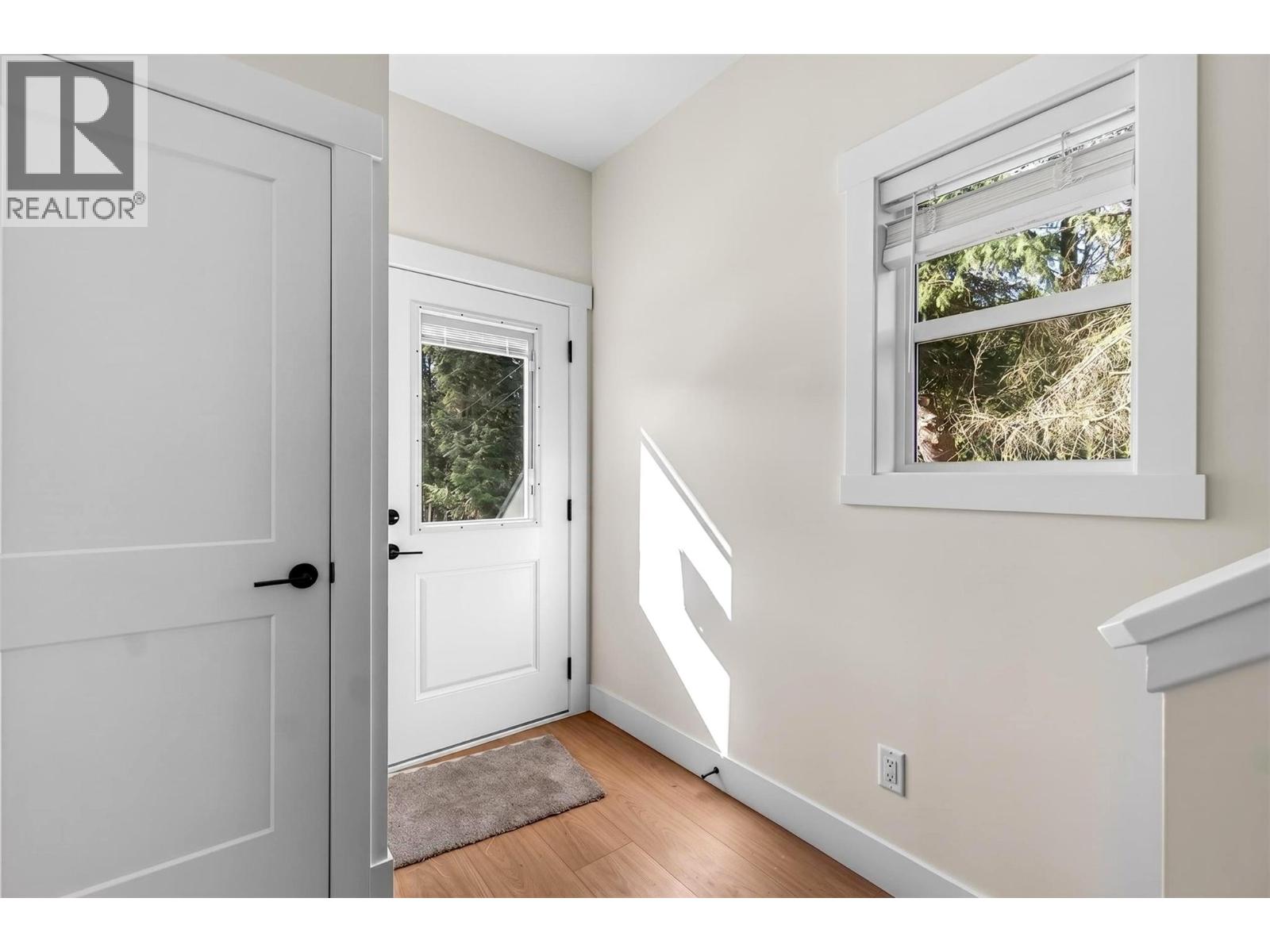 #7 222 Temple Street - 24