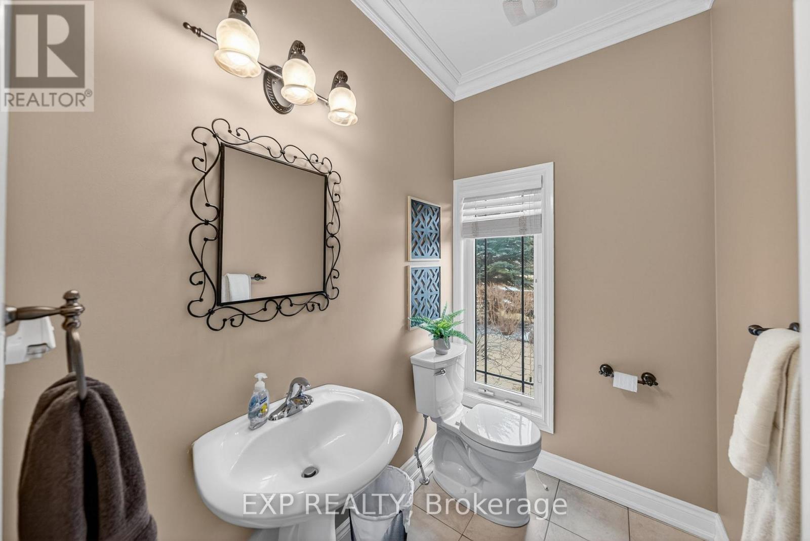 48 BROOKHAVEN CRESCENT - 32