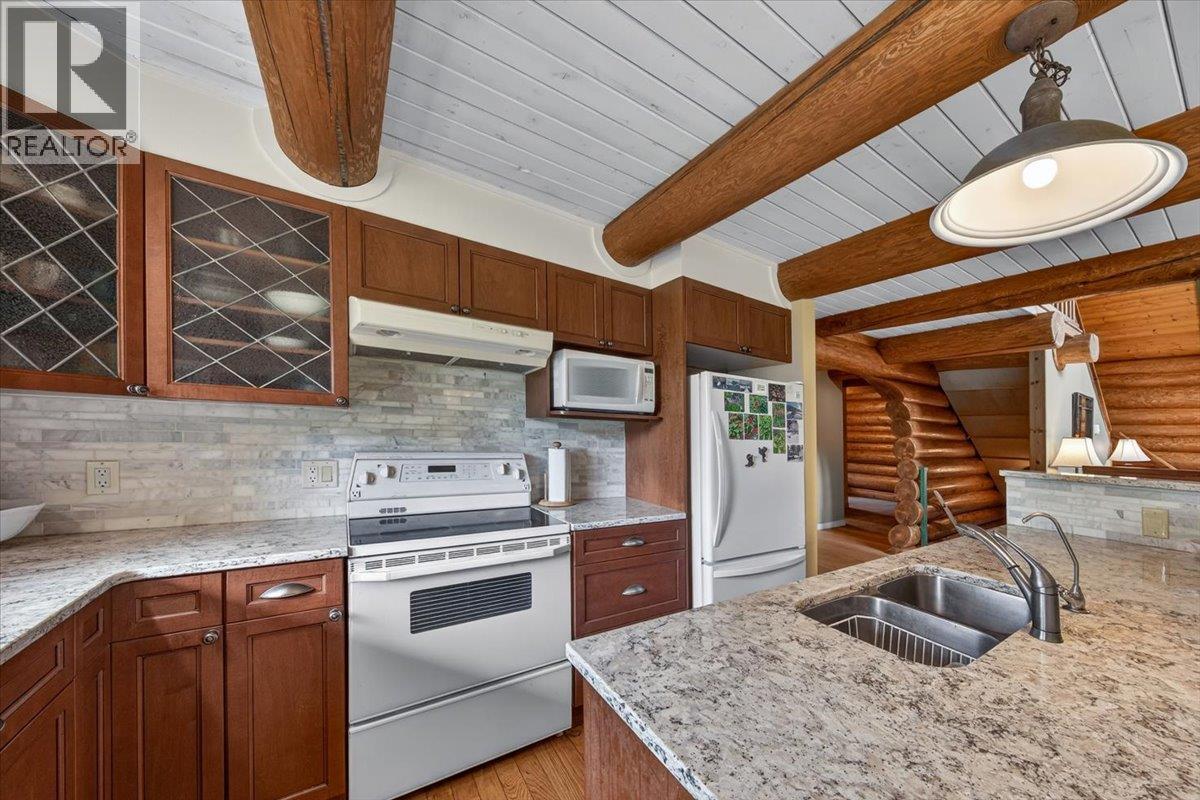 4985 Ogilvey Avenue, Fairmont Hot Springs