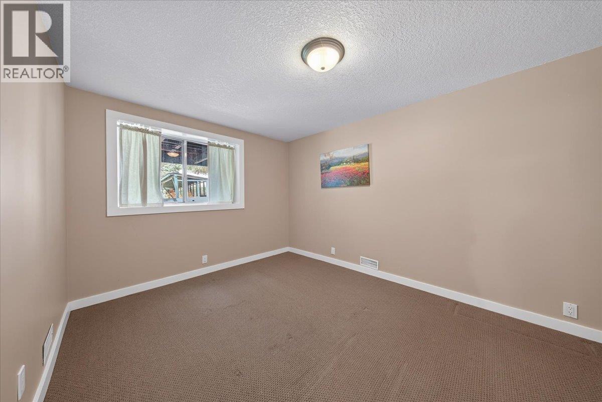 4985 Ogilvey Avenue - 54