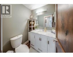 Full bathroom - 1021 Bridgeview Crescent, Castlegar, BC V1N4K9 Photo 14