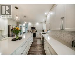 Living room - 1021 Bridgeview Crescent, Castlegar, BC V1N4K9 Photo 7
