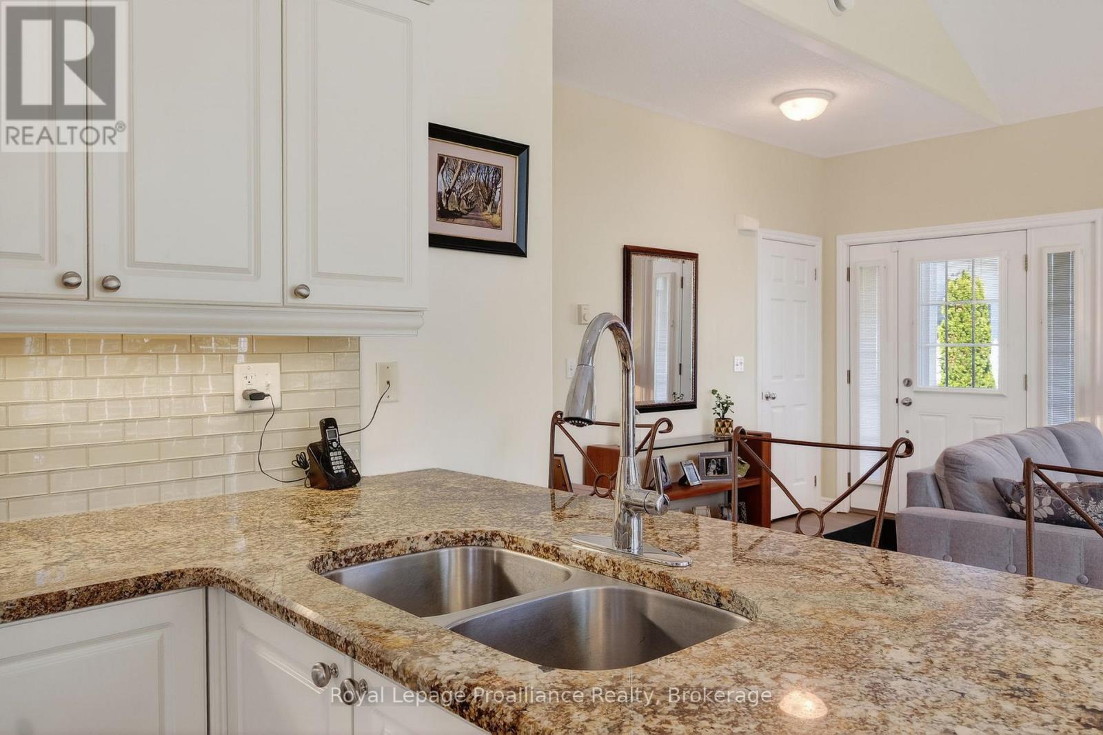 #402 325 DENSMORE ROAD - 18