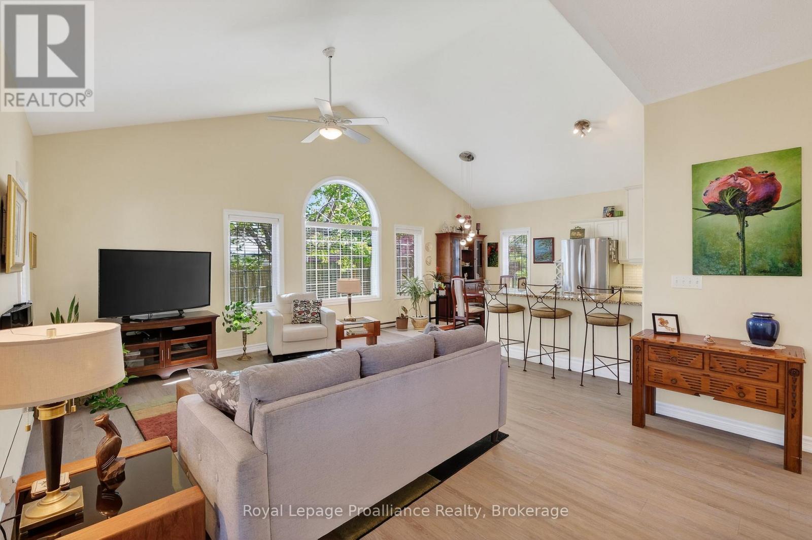 #402 325 DENSMORE ROAD - 5