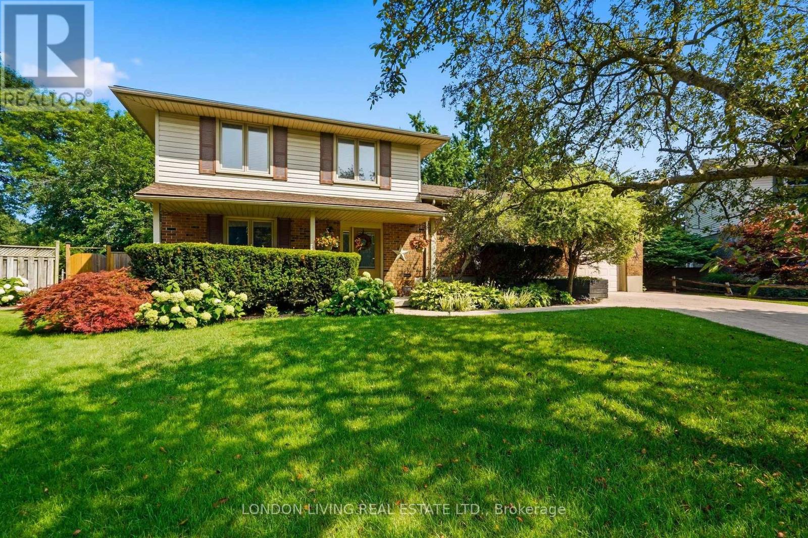 91 ST CLAIR COURT