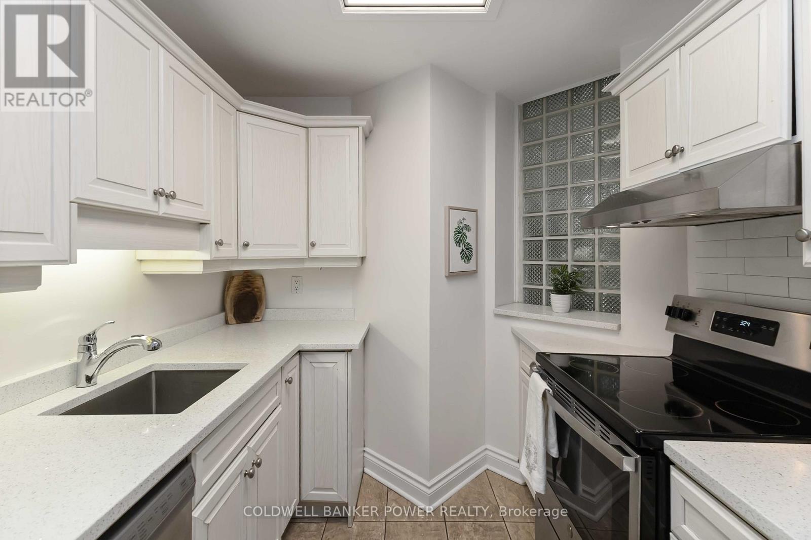 #308 460 WELLINGTON STREET - 18