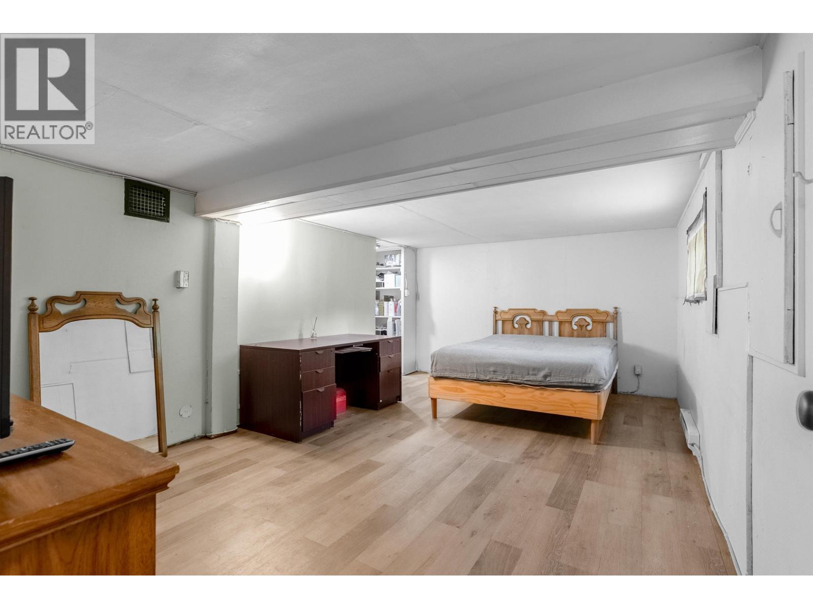 4 Bed, 2 Bath House for Sale in Vancouver – 3425 W 8TH AVENUE, Vancouver – MLS# R3126353 - Image 18