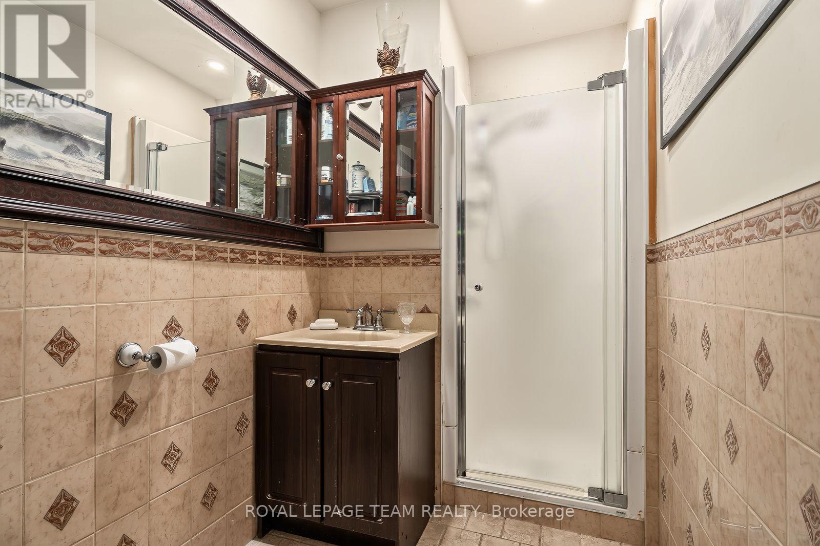 525 KING EDWARD AVENUE - 37