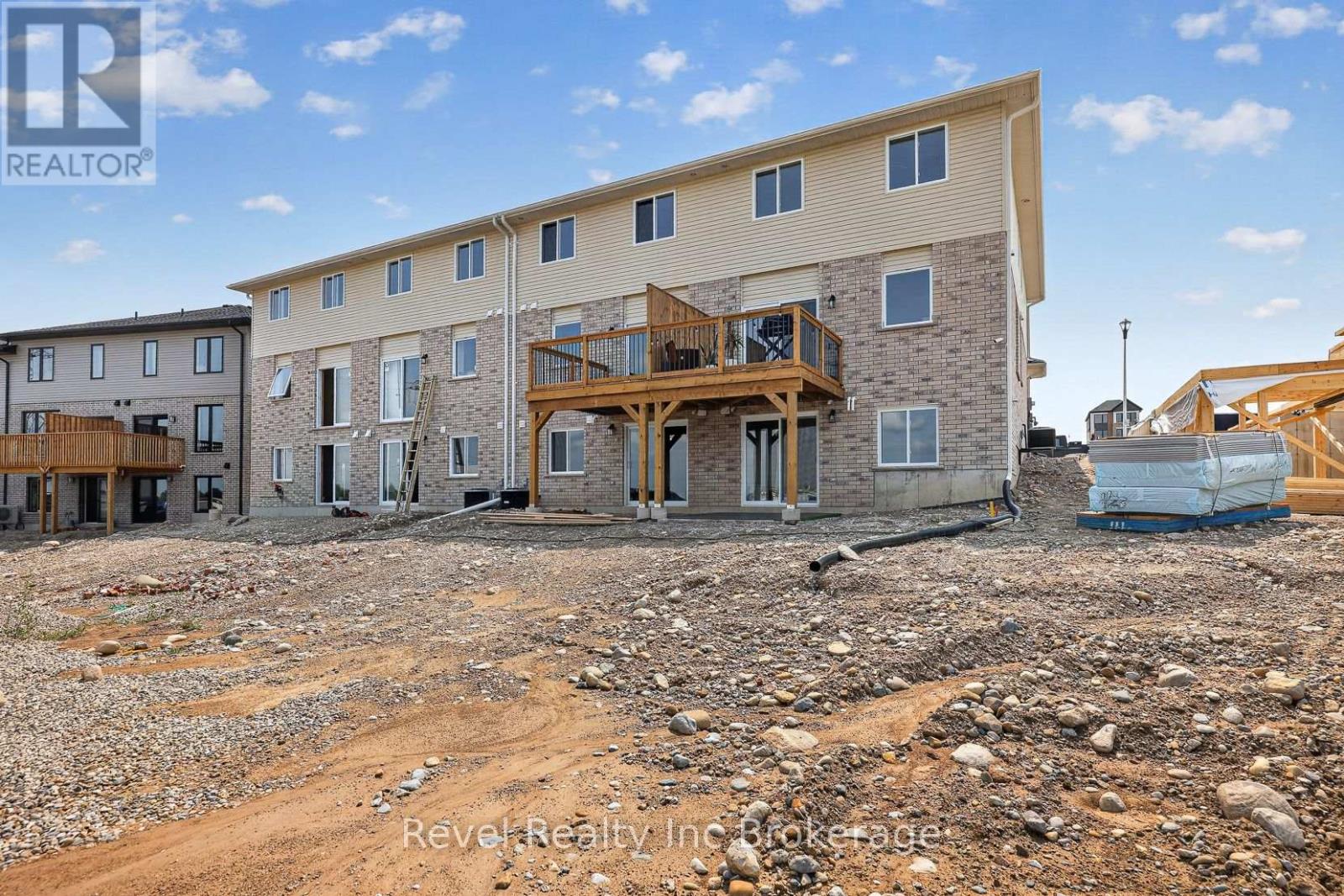 327 KADING CRESCENT - 42