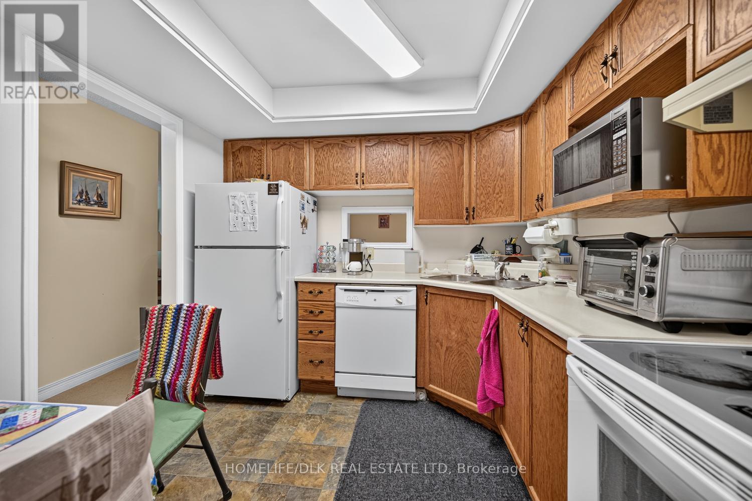 #306 820 LAURIER BOULEVARD - Image 13