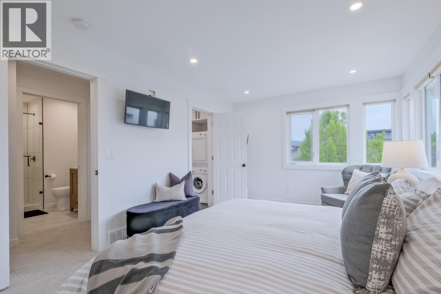 11 414 West Avenue, Kelowna