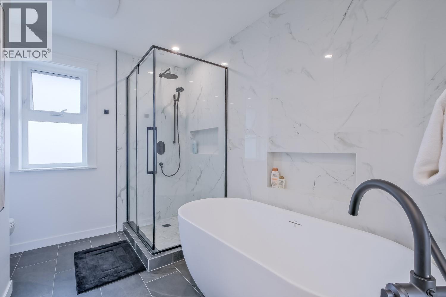 11 414 West Avenue, Kelowna