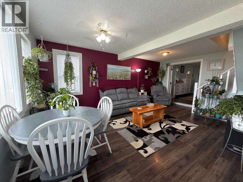 5316 46 Avenue - 7