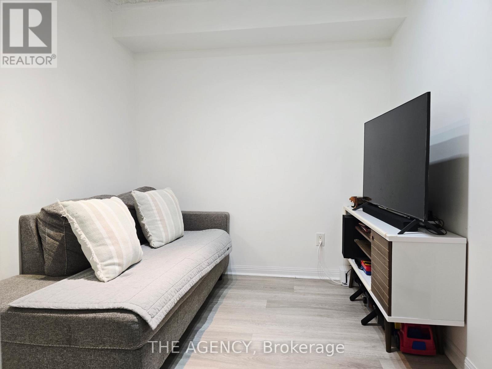 #207 5940 YONGE STREET - 7