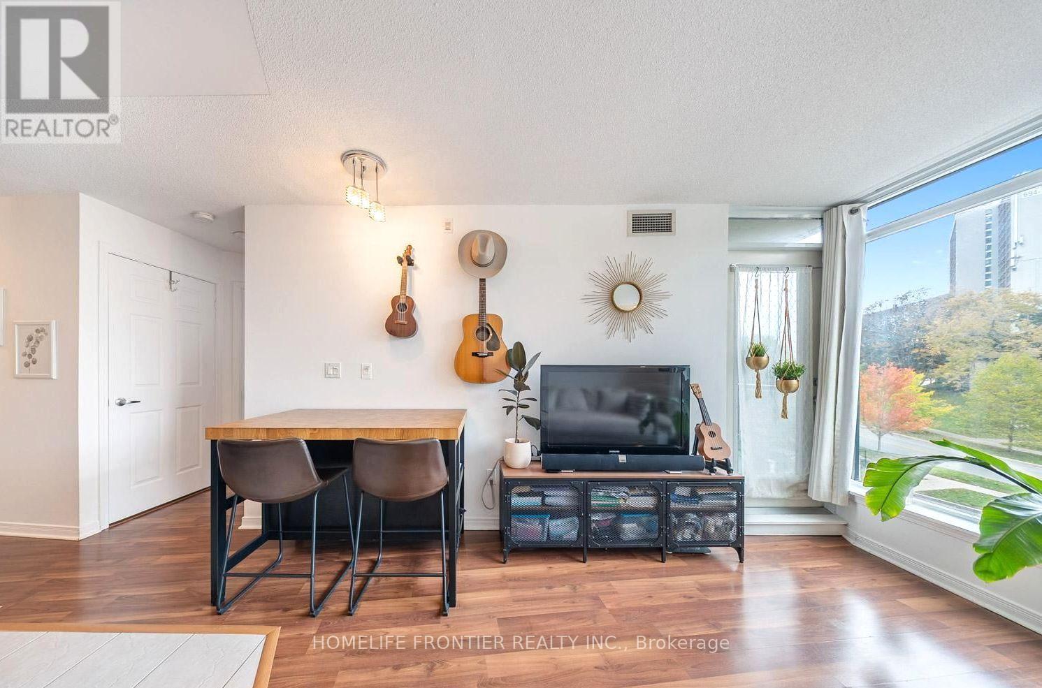 #716 18 VALLEY WOODS ROAD - 13