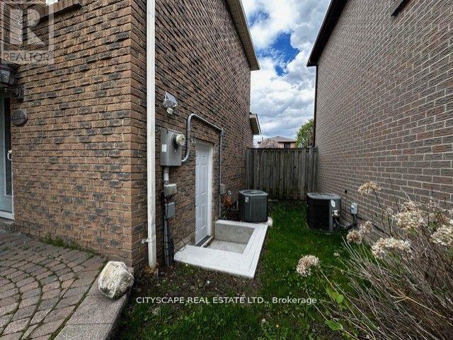 82 CHATFIELD DRIVE, Ajax (Central West) — photo 3