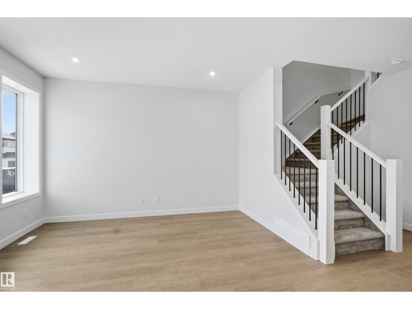 3758 ERLANGER DR NW, Edgemont (Edmonton), Edmonton photo 2