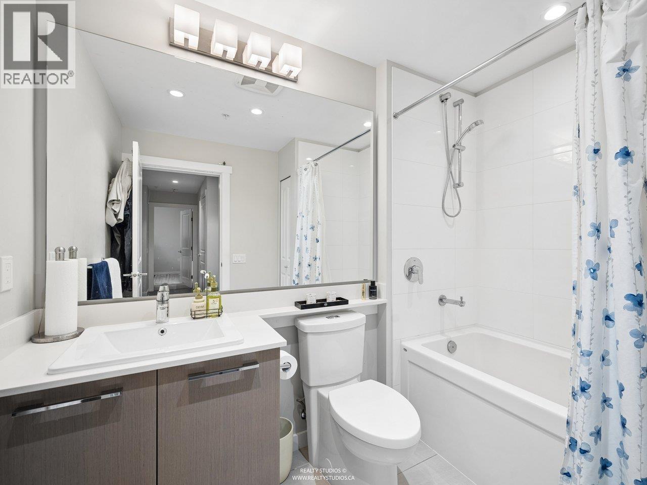 Photo of 213 2651 LIBRARY LANE 9