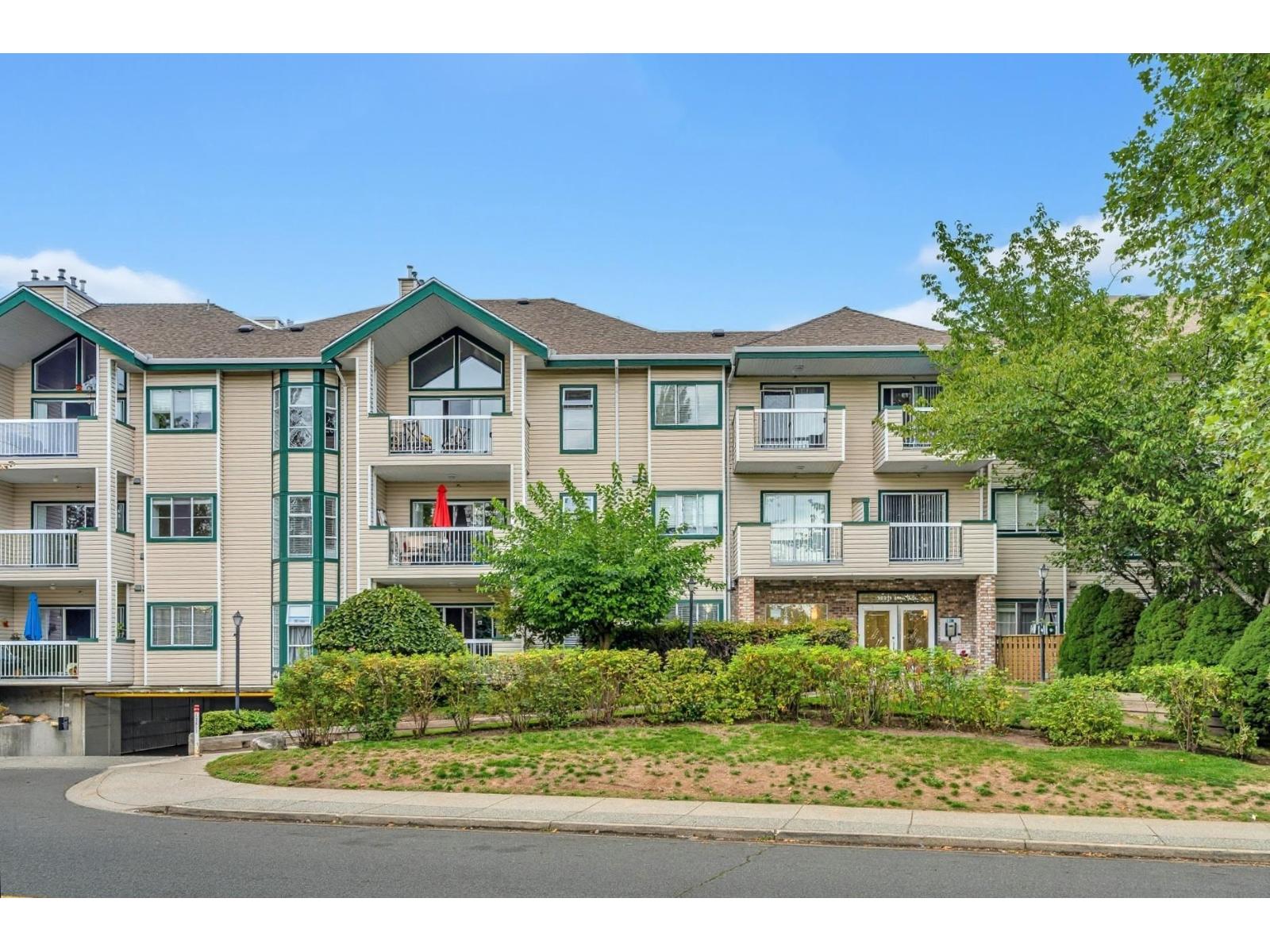 1 Bed, 1 Bath Apartment for Sale in Surrey – 219 13911 70 AVENUE, Surrey – MLS# R3154268 - Image 2