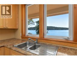 647 Dinner Bay Rd, Mayne Island, BC V0N2J2 Photo 14