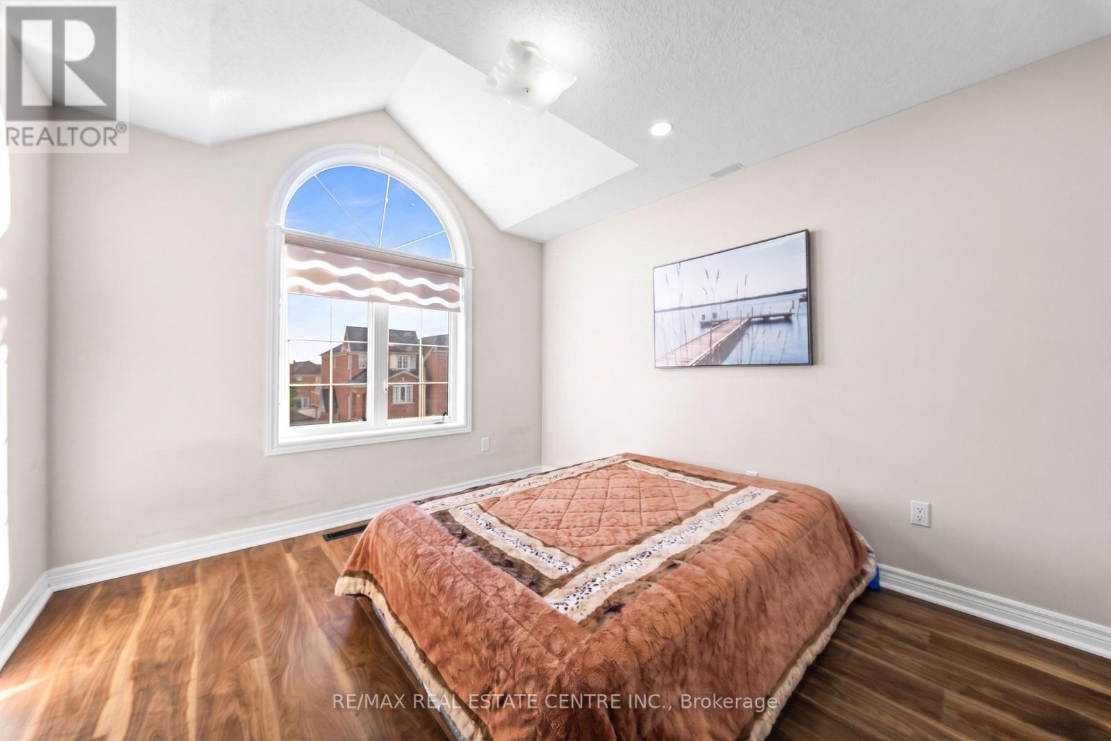 42 DOMENICO CRESCENT - 28