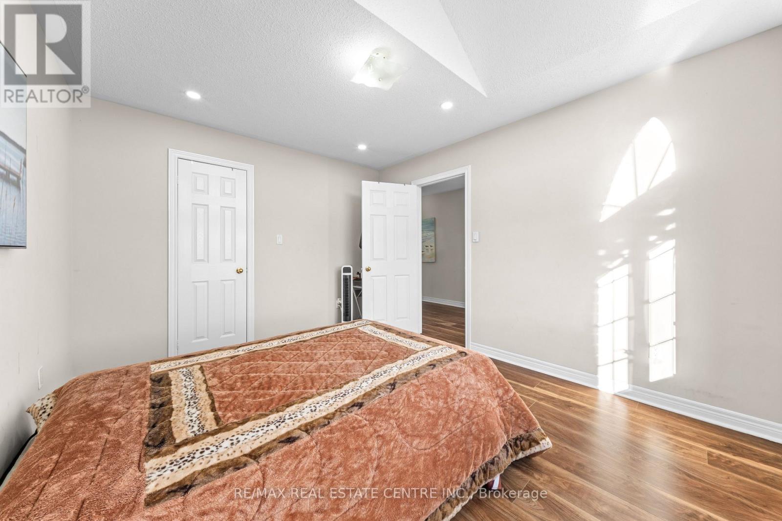 42 DOMENICO CRESCENT - 29