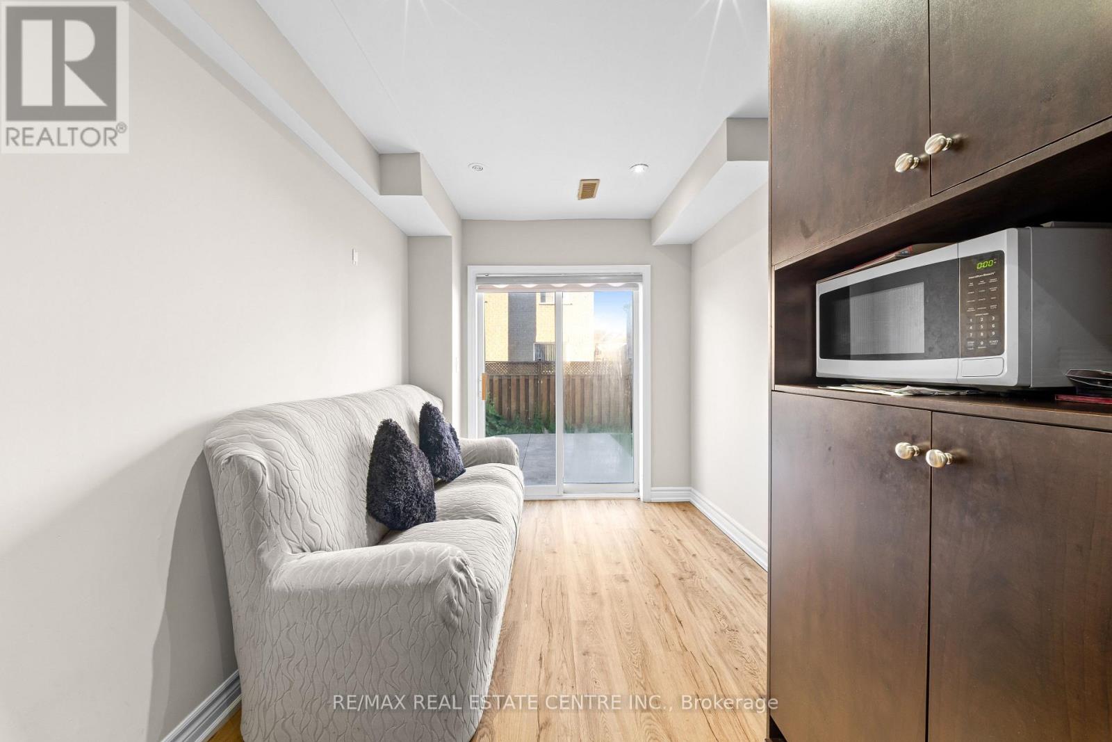 42 DOMENICO CRESCENT - 35