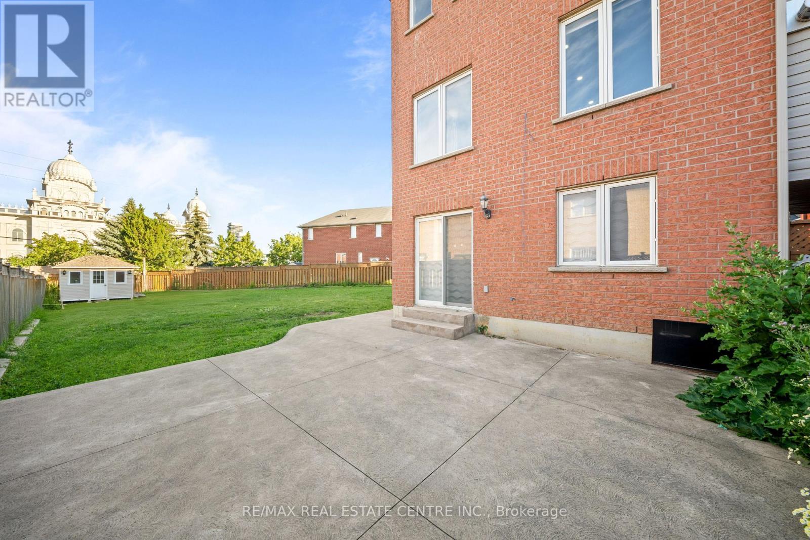 42 DOMENICO CRESCENT - 38