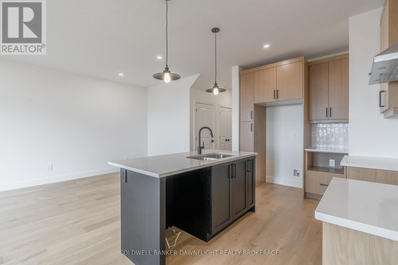 #19 147 SCOTTS DRIVE - Image 14