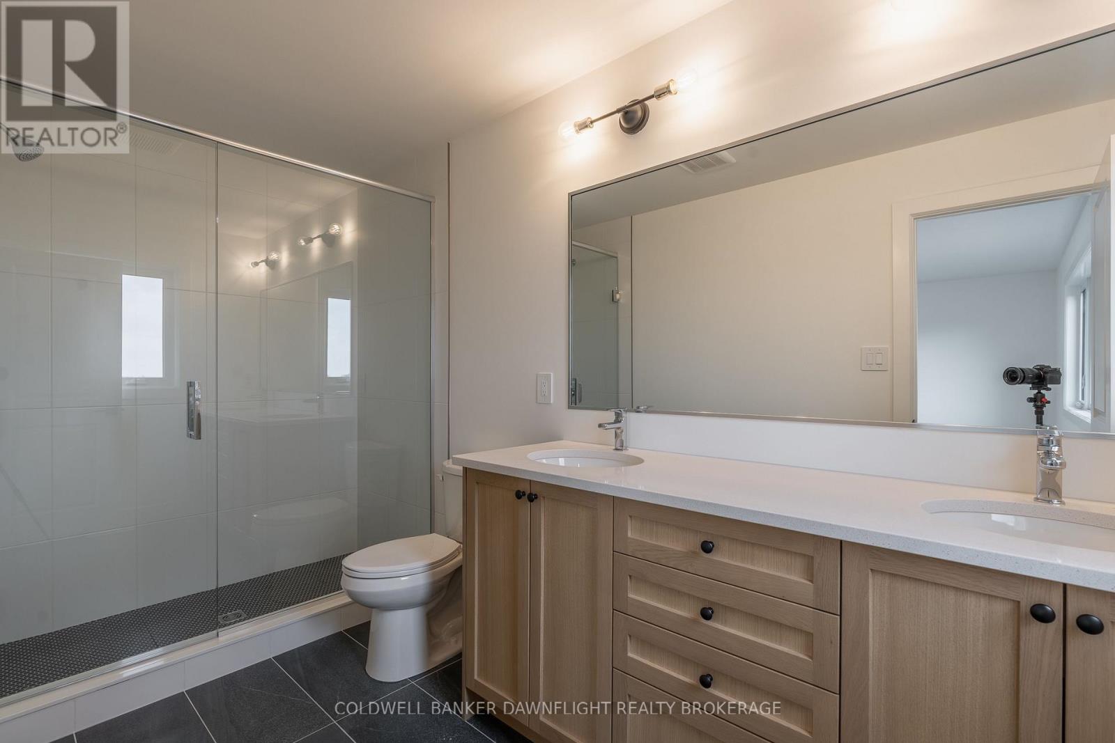 #19 147 SCOTTS DRIVE - Image 25