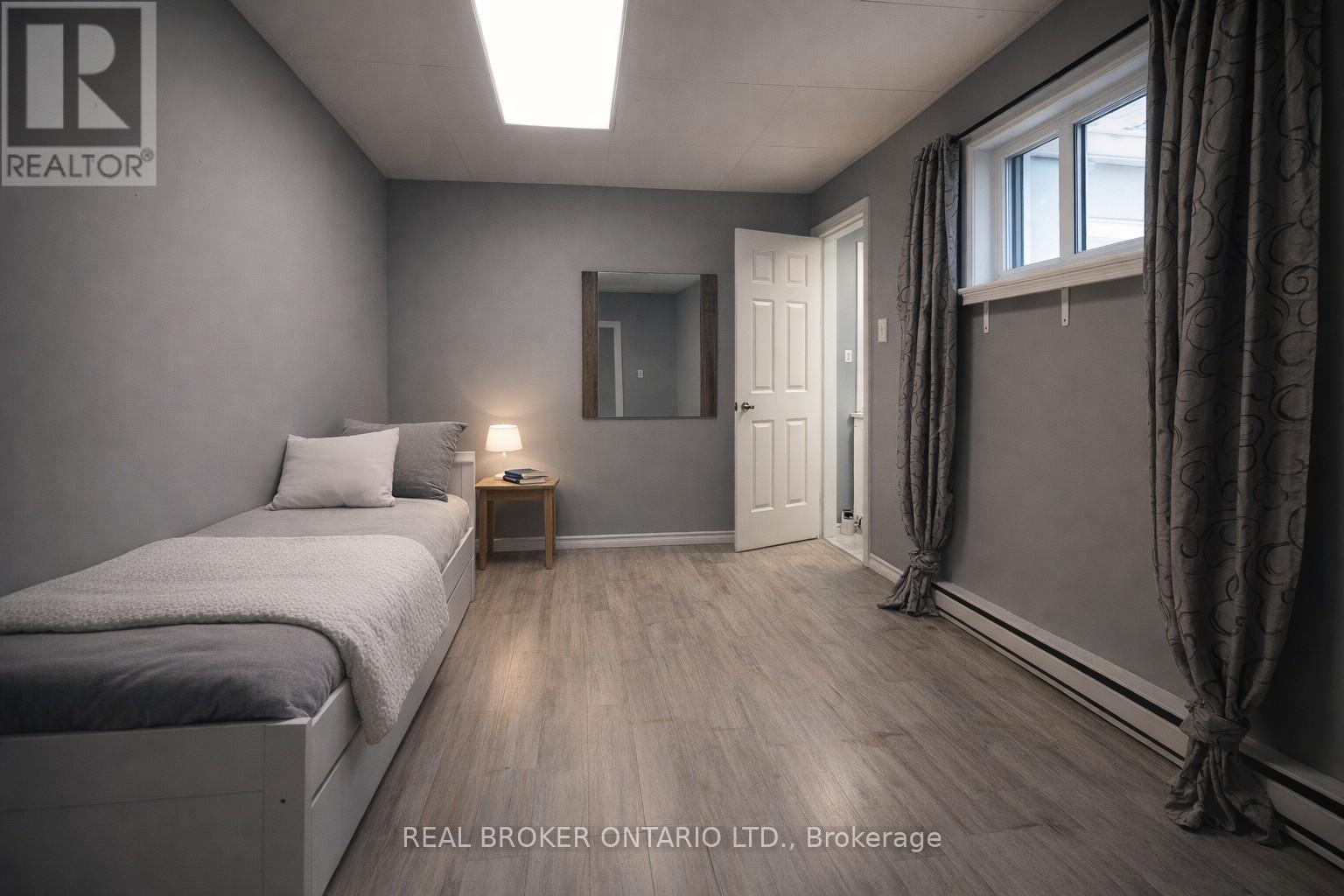 4394 ELLIS STREET - 7
