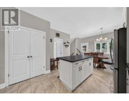 Bathroom - 17 Grantham Avenue S, St  Catharines, ON L2P3B3 Photo 9