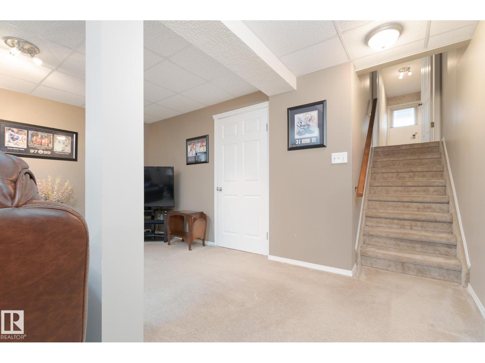 94 MARLBORO DR - Image 35