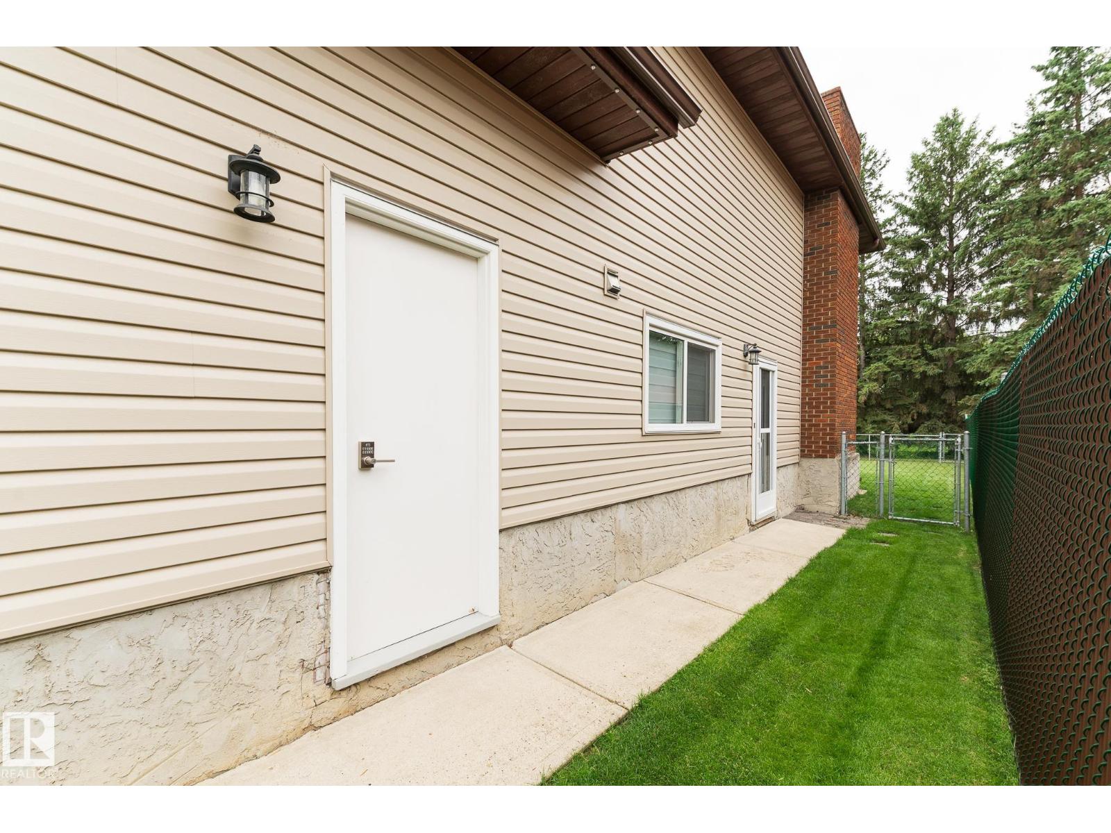 94 MARLBORO DR - 53