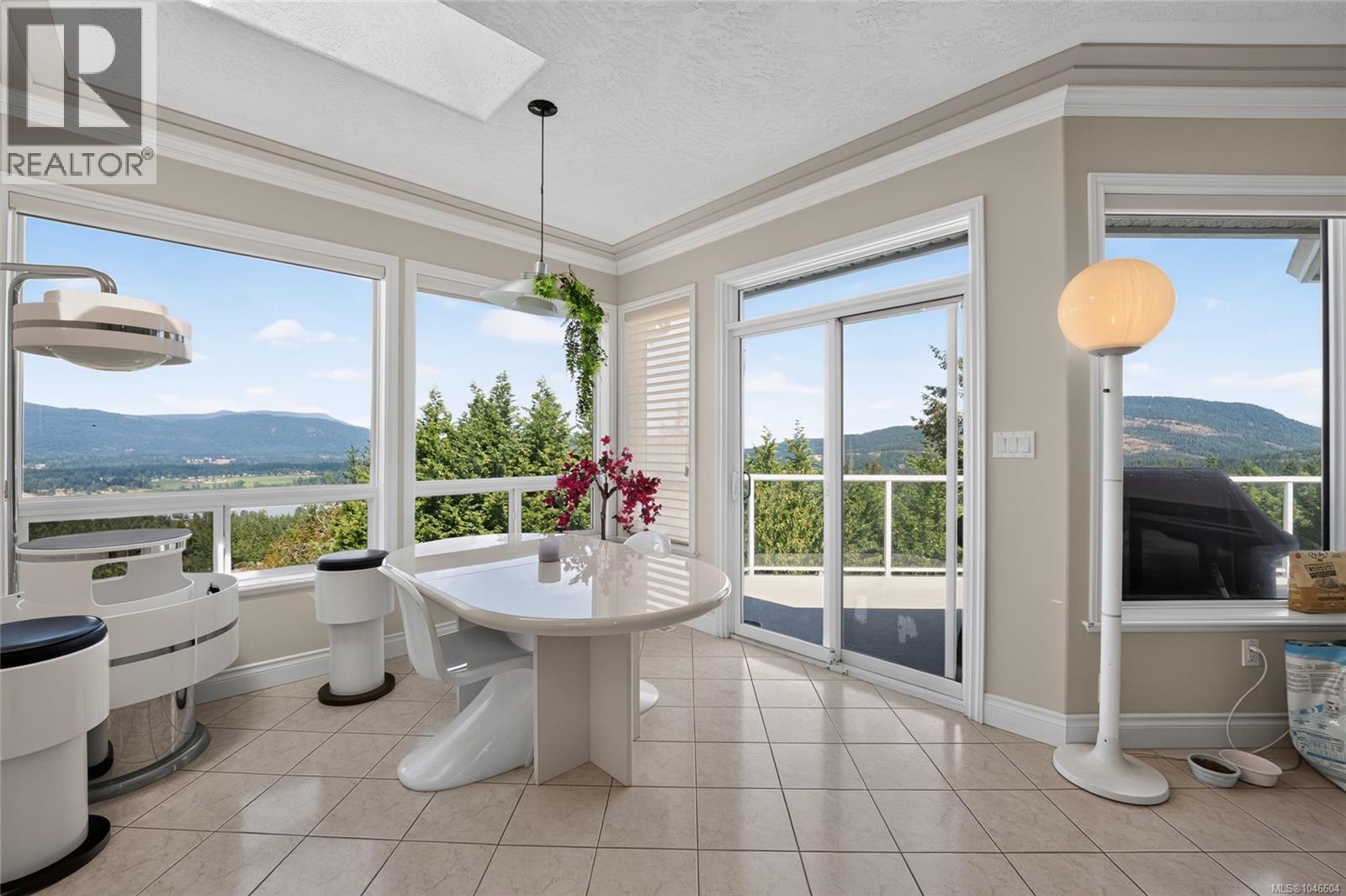 6093 Chippewa Rd - 7