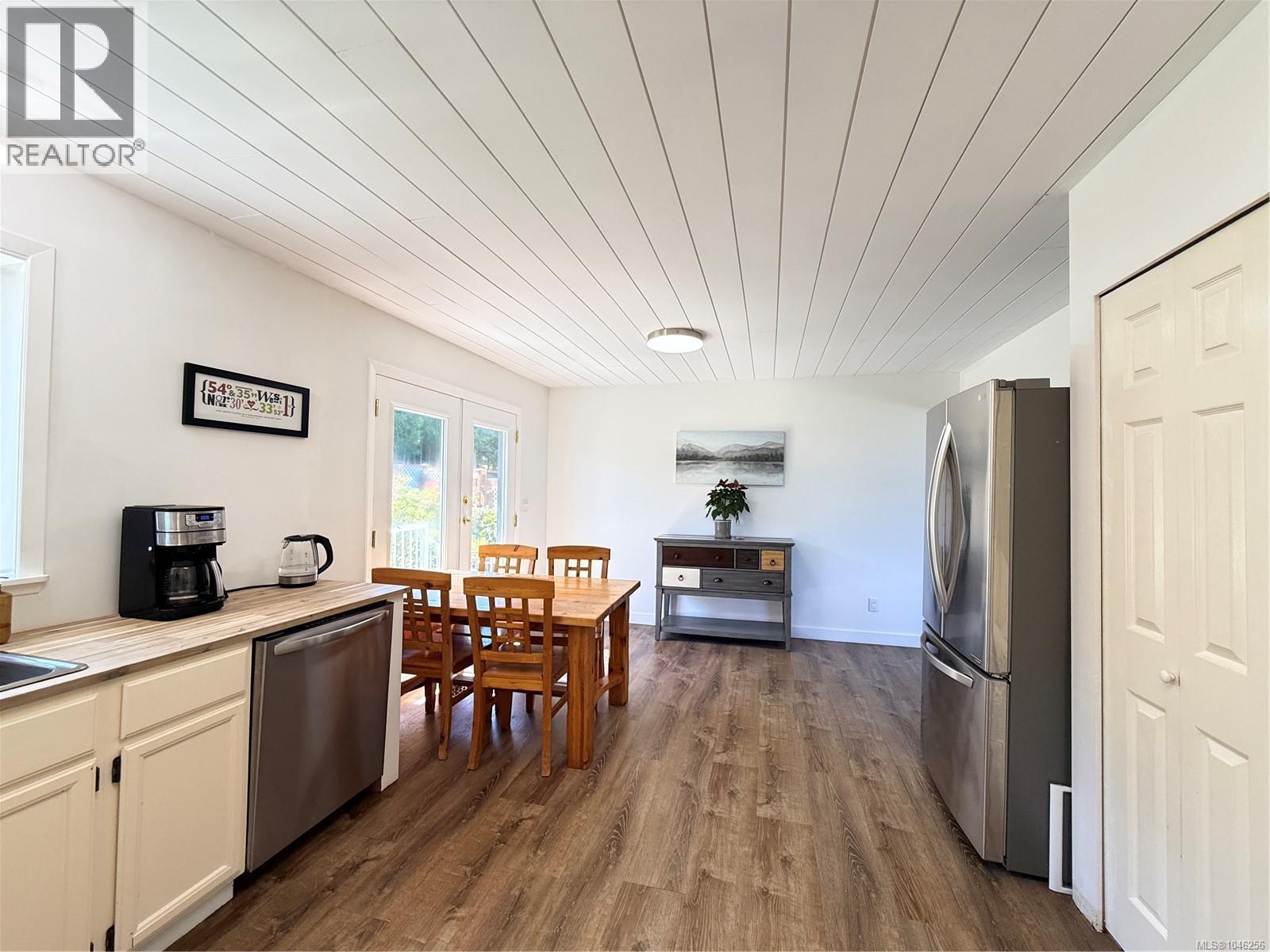 2273 Chelohsin Cres - 16