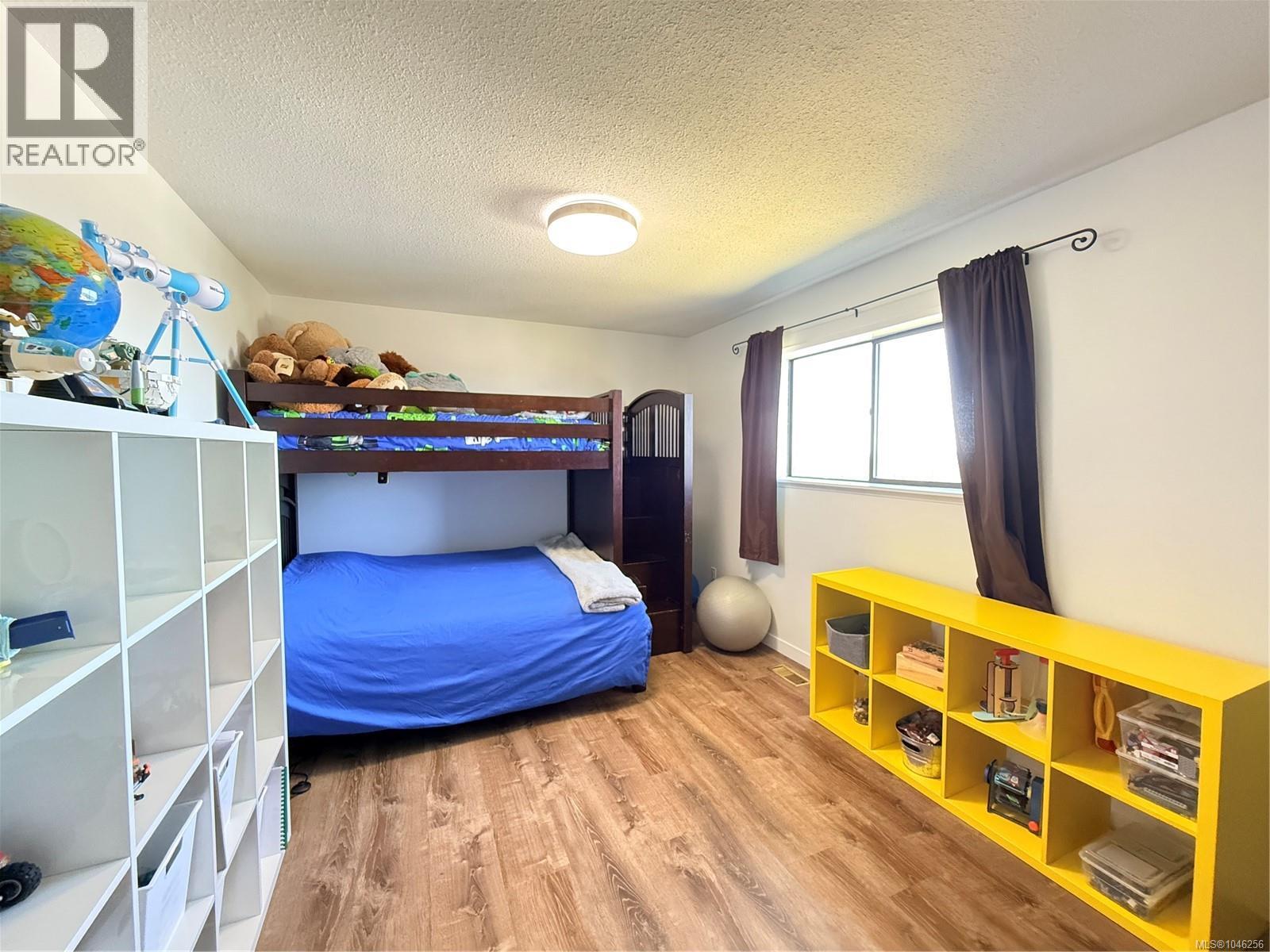 2273 Chelohsin Cres - 19