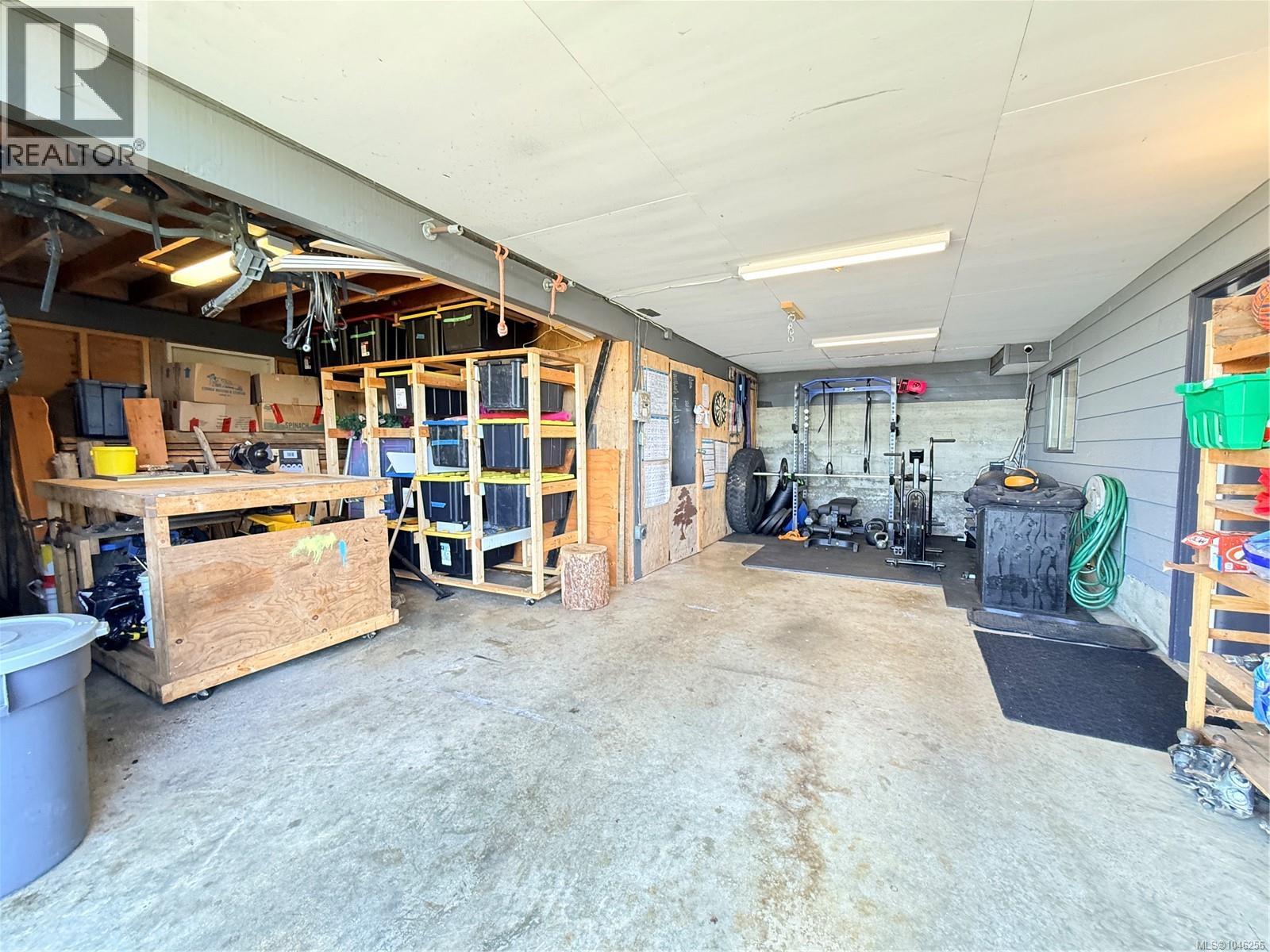 2273 Chelohsin Cres - Image 30