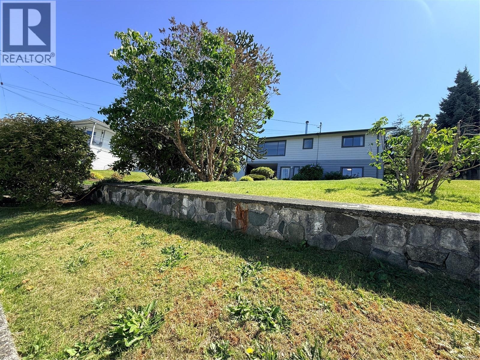 2273 Chelohsin Cres - Image 33
