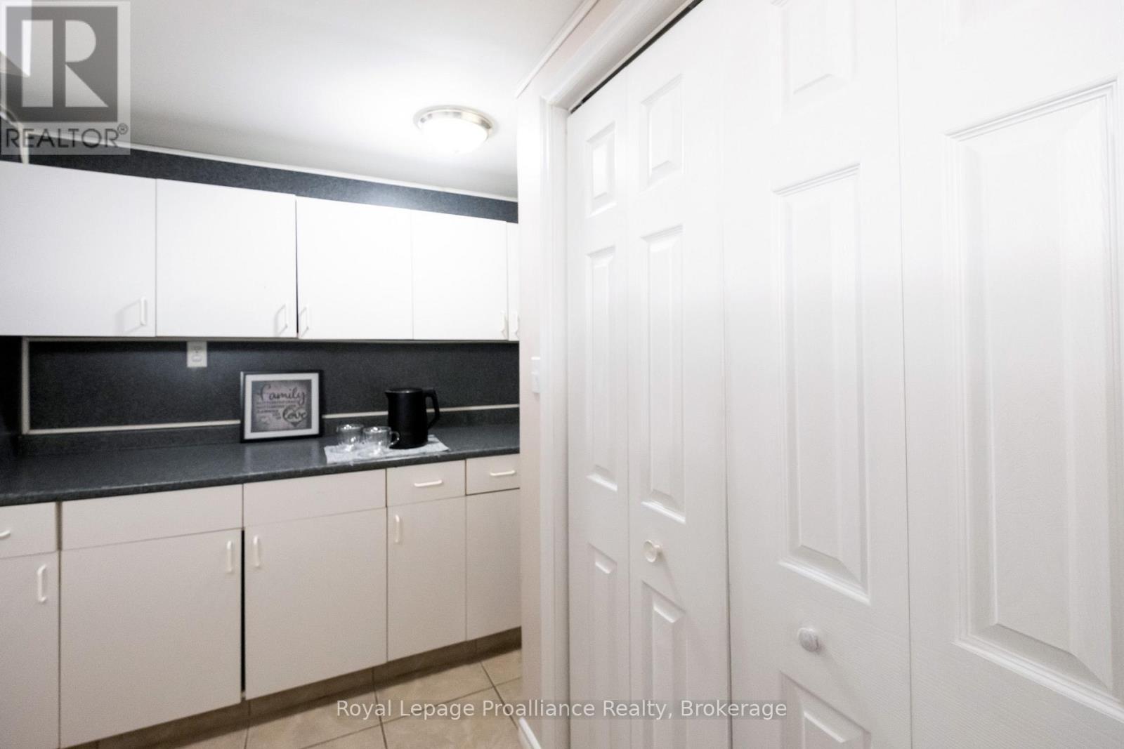 115 NICHOLAS STREET - Image 23