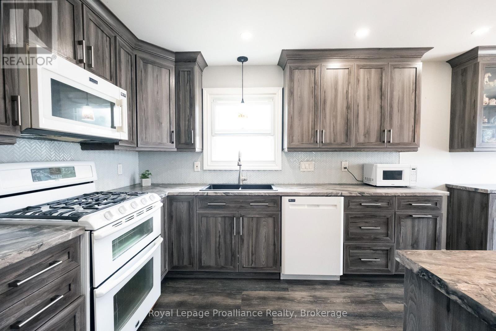 115 NICHOLAS STREET - Image 6